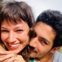 El Chino Darín se refirió a Úrsula Corberó como "su mujer" y la prensa española reaccionó