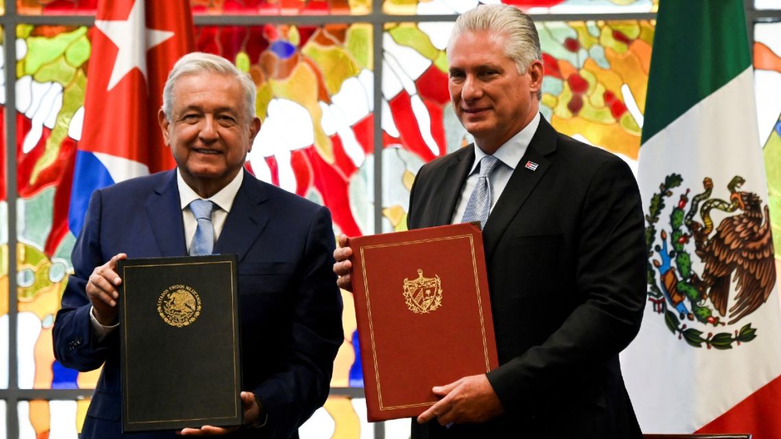 Mexican President Andrés Manuel López Obrador (L) and Cuban President Miguel Díaz-Canel after signing bilateral agreements at the Revolution Palace in Havana, on May 8, 2022. 