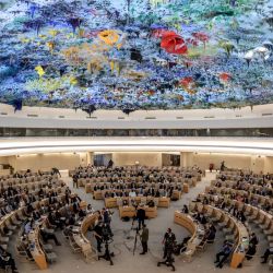 Esta imagen muestra una vista general de la Sala XX que acoge una sesión especial del Consejo de Derechos Humanos de la ONU sobre Ucrania, en Ginebra. | Foto:FABRICE COFFRINI / AFP