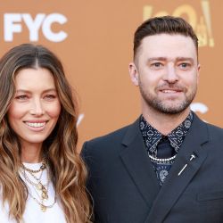 La actriz estadounidense Jessica Biel y su marido, el cantautor estadounidense Justin Timberlake, llegan al evento de estreno de FYC de Hulu "Candy" en el teatro EL Capitan en Los Ángeles, California. | Foto:Michael Tran / AFP