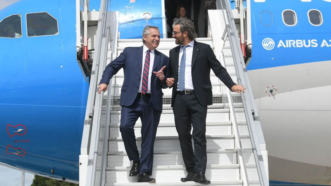 President Alberto Fernández touches down in Madrid, accompanied by Foreign Minister Santiago Cafiero.