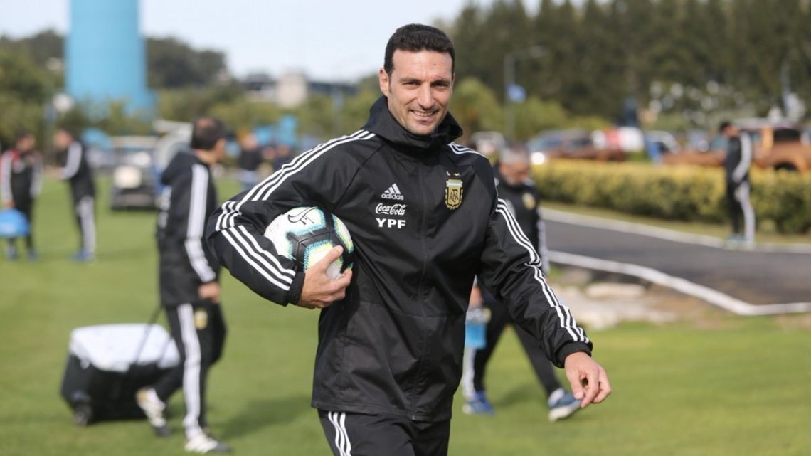 Lionel Scaloni recibió una inesperada disculpa de un histórico de la  Selección de Argentina | 442