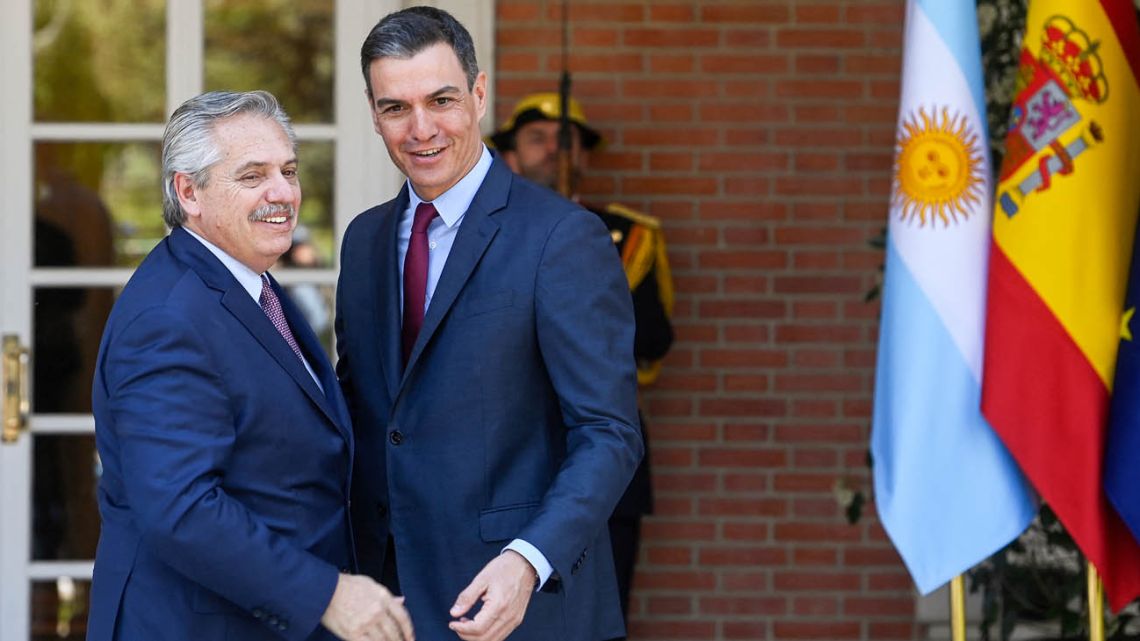 Alberto Fernández meets Spanish Prime Minister Pedro Sánchez in Madrid.