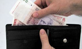 Billetera con pesos