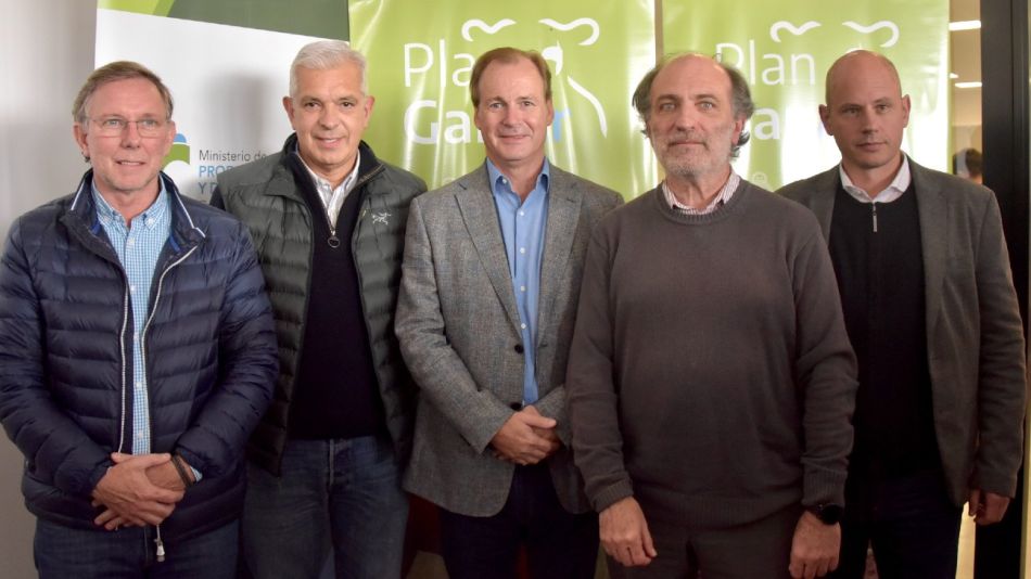 Julián Domínguez y Gustavo Bordet lanzaron el Plan GanAr en Entre Ríos se reunieron con productores avícolas