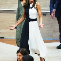 El papelón de la Reina Letizia: "Parecemos gemelas"