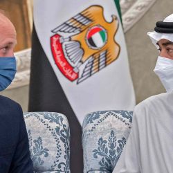 El Príncipe William (L) de Gran Bretaña, el duque de Cambridge, que ofrece condolencias al jeque Mohamed bin Zayed al-Nahyan (R), presidente de los EAU y gobernante de Abu Dhabi en Mishrif Palacy en Abu Dhabi. Hamad al -Kaabi / Ministerio de Asuntos Presidenciales - Abu Dhabi / AFP | Foto:AFP