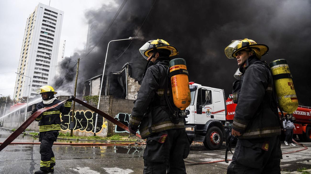 Incendio en Dock Sud