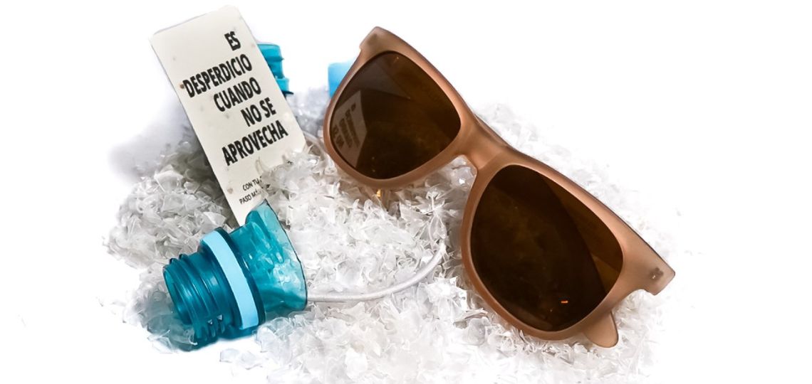 Moda sustentable: crean anteojos a través de plástico reciclado 