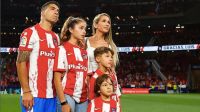 Luis Suárez se despidió del Atletico de Madrid acompañado por su familia