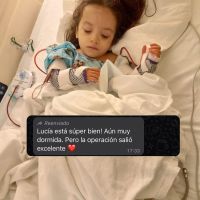 Santiago Maratea emocionado al ver que una nena fue operada gracias a una colecta