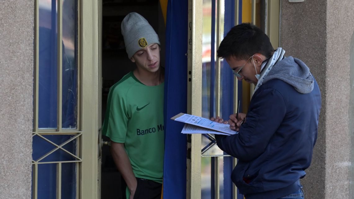 A census-worker takes the details of a resident in Santa Fe.
