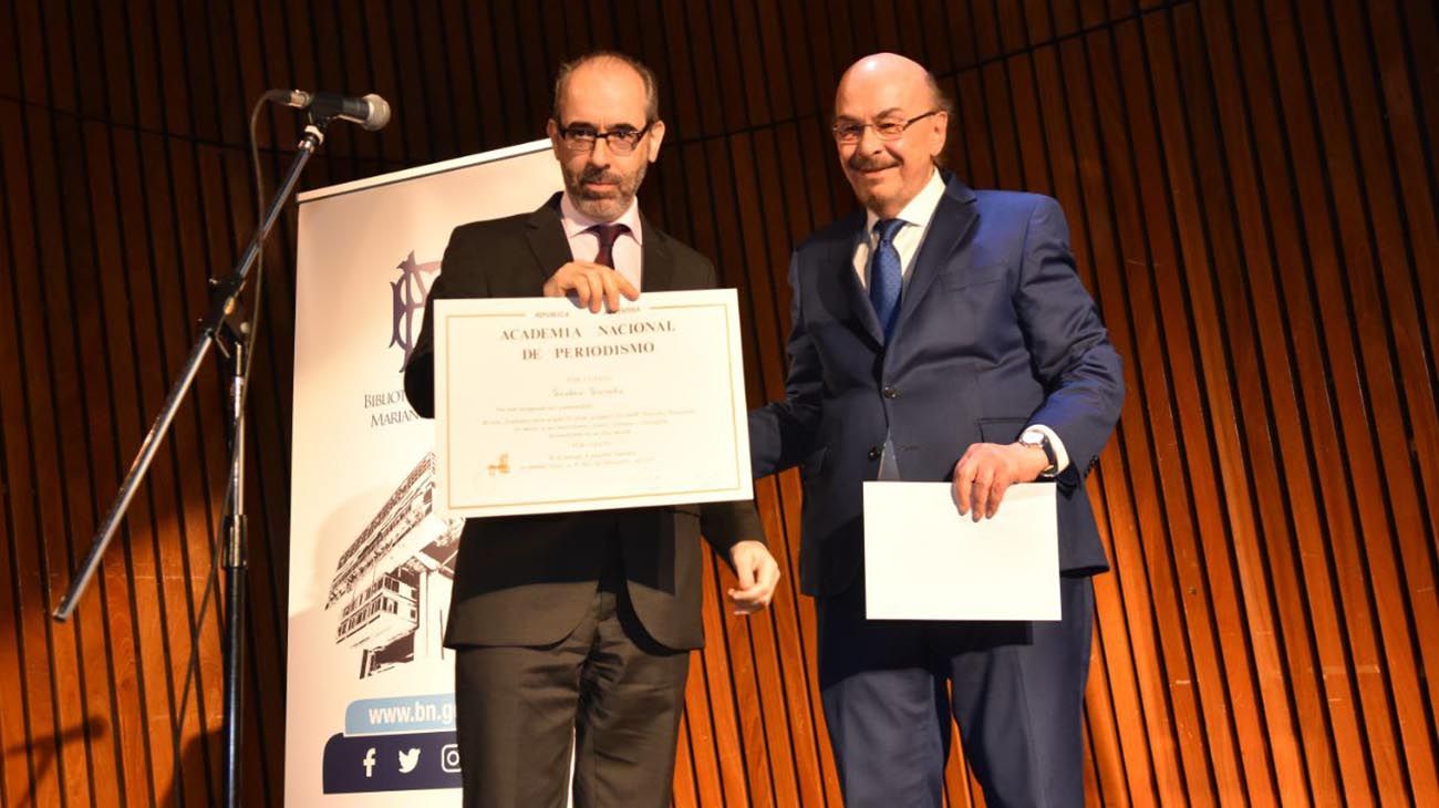 Entrega de los diplomas de la academia nacional de periodismo.