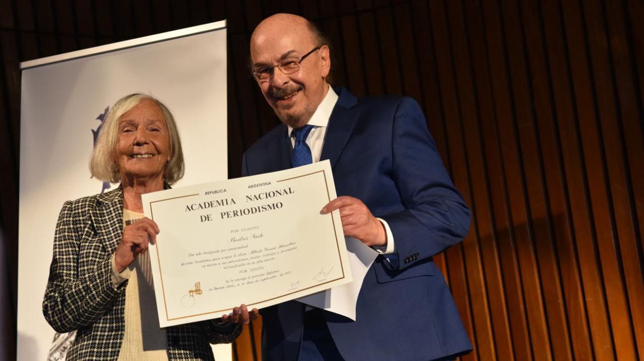 Entrega de los diplomas de la academia nacional de periodismo.