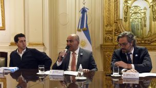 Eduardo Wado de Pedro, Juan Manzur y Santiago Cafiero, en reunión de Gabinete