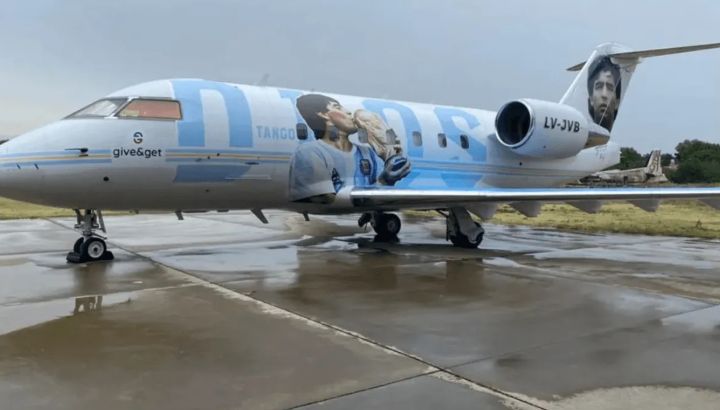 El avión en homenaje a Maradona tendrá como destino Qatar.
