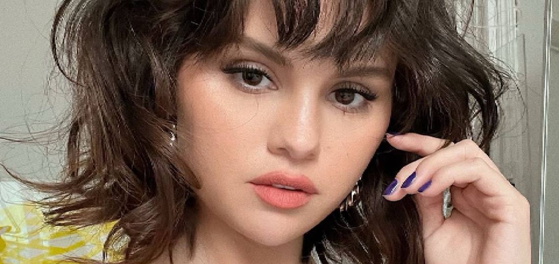 El corte de pelo con truco de Selena Gómez: afina el rostro, rejuvenece y te hace más alta
