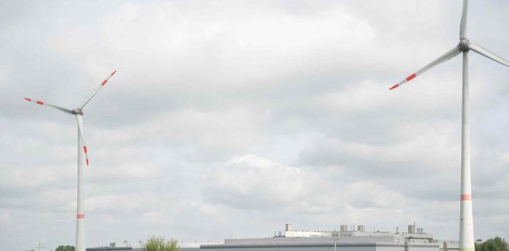 Dos aerogeneradores se encuentran al norte de Alemania. DAVID HECKER / AFP