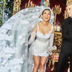 Kourtney Kardashian por Dolce and Gabbana: los detalles de un disruptivo vestido nupcial