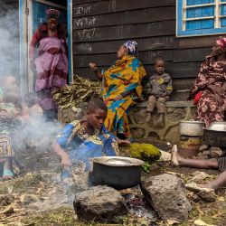 Imagen de personas desplazadas en Kibumba, Kivu del Norte, República Democrática del Congo. Diversas posiciones del ejército de República Democrática del Congo han sido atacadas por rebeldes del Movimiento 23 de Marzo en la provincia nororiental de Kivu del Norte, confirmó el ejército. | Foto:Xinhua/Zanem Nety Zaidi