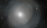 Descubren una enorme galaxia elíptica rodeada de misteriosas conchas