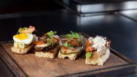 Las tapas son una delicia española que se impuso en las mesas porteñas.