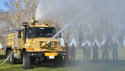 Capacitan a la Fuerza Aérea Argentina para utilizar el camión Zetros