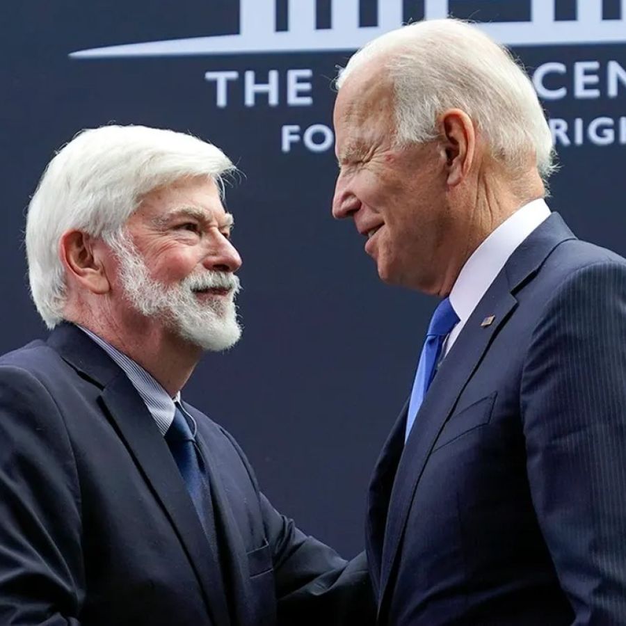 Alberto Fernández recibió a Chris Dodd, enviado de Biden para la Cumbre, pero no confirmó su viaje a Los Angeles