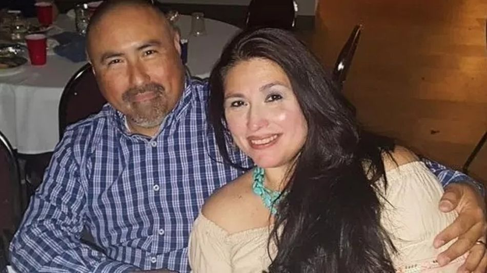 Irma y Joe Garcia habían sido novios desde la secundaria y llevaban 24 años de casados. El murió de un infarto este jueves.