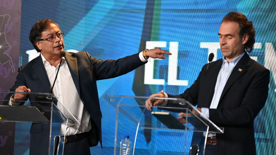 Colombian presidential candidates Gustavo Petro (L) and Federico Gutiérrez during a presidential debate at the headquarters of El Tiempo newspaper in Bogotá on May 23, 2022, ahead of the weekend's general election.