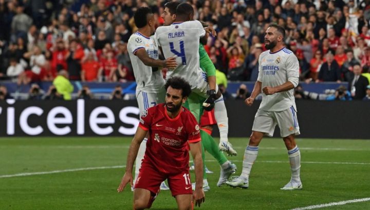 Mohamed Salah no pudo imponerse sobre la defensa de Real Madrid y perdió junto con Liverpool