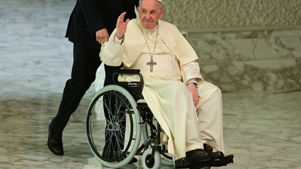 Affetto da problemi di salute, papa Francesco ha rinviato il suo viaggio in Africa