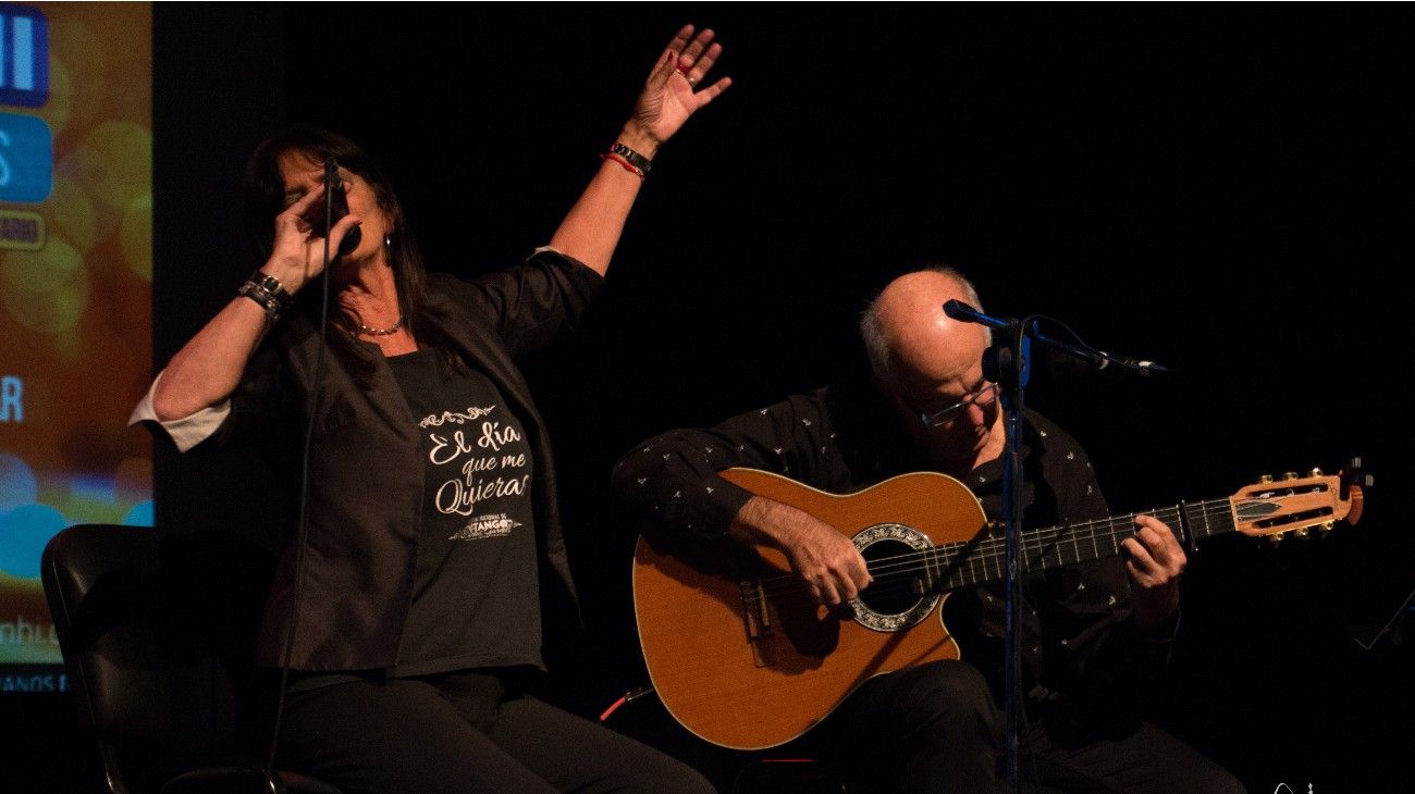 Lucrecia Mérico presenta En amor ando en  Pista Urbana.