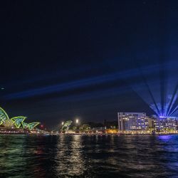 Imagen de la Casa de la Opera de Sídney iluminada para el festival Vivid Sydney, en Sídney, Australia. | Foto:Xinhua/Bai Xuefei