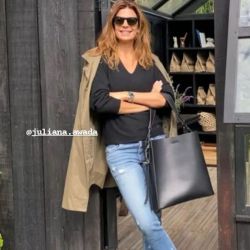 Juliana Awada marca tendencia con un bolso que lleva su nombre 