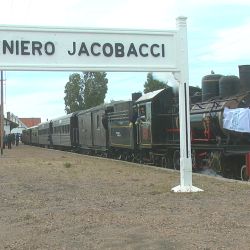Desde Jacobacci, el tren partirá los martes y viernes a las 5:30 horas, arribando a Bariloche a las 10:10 horas 