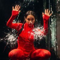 Afirman que María Becerra armó un bloque de cantantes para que cancelen a la China Suárez