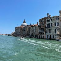 Las románticas fotos de Cande Tinelli y Coti Sorokin en Venecia