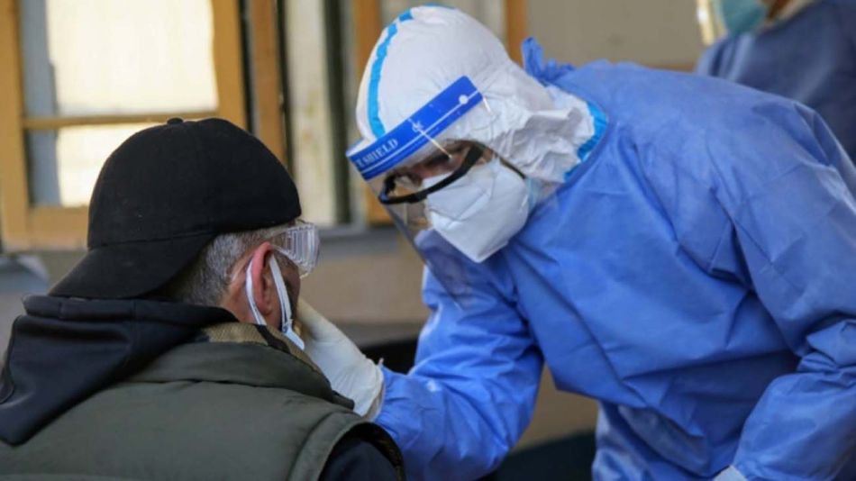 Un experto alertó por las bajas temperaturas y el aumento de casos de covid-19