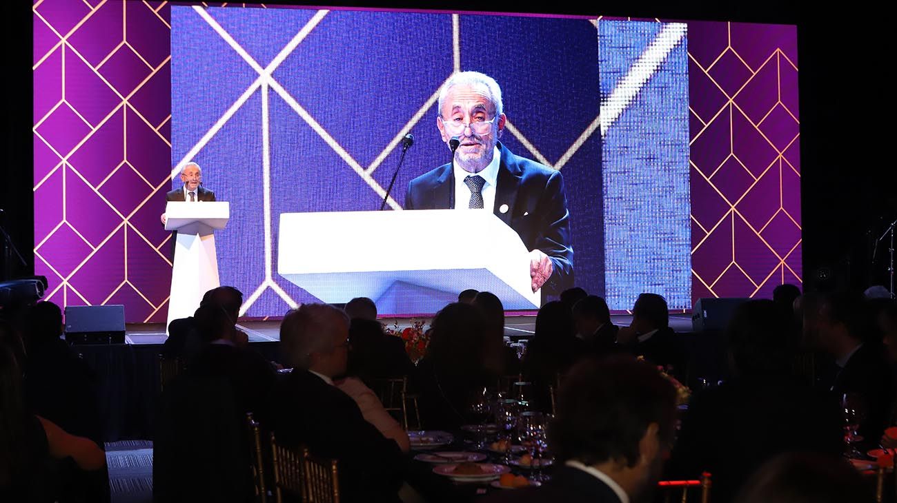 Pedro Cahn dio un discurso durante la cena de Fundación Huésped.