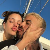 Rosalía y Rauw Alejandro estarían comprometidos: una imagen que lo comprobaría
