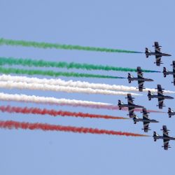 Jets de equipo de acrobacias aéreas Frecce Tricolori (Flechas Tricolor) de la Fuerza Aérea italiana vuelan con motivo del Día de la República, sobre Roma, Italia. | Foto:Xinhua/Elisa Lingria