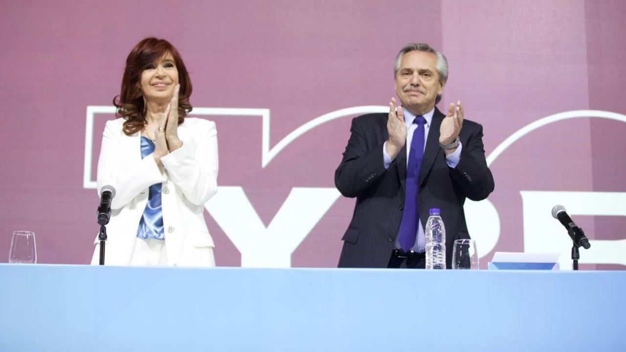 Cristina Kirchner defendió sus gestiones y volvió a presionar a Alberto: "Ya dije que tenés la lapicera, ahora te pido que la uses" | Perfil
