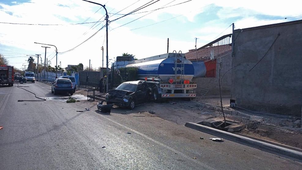 Camión cisterna de YPF chocó en Guaymallén, Mendoza 20220608