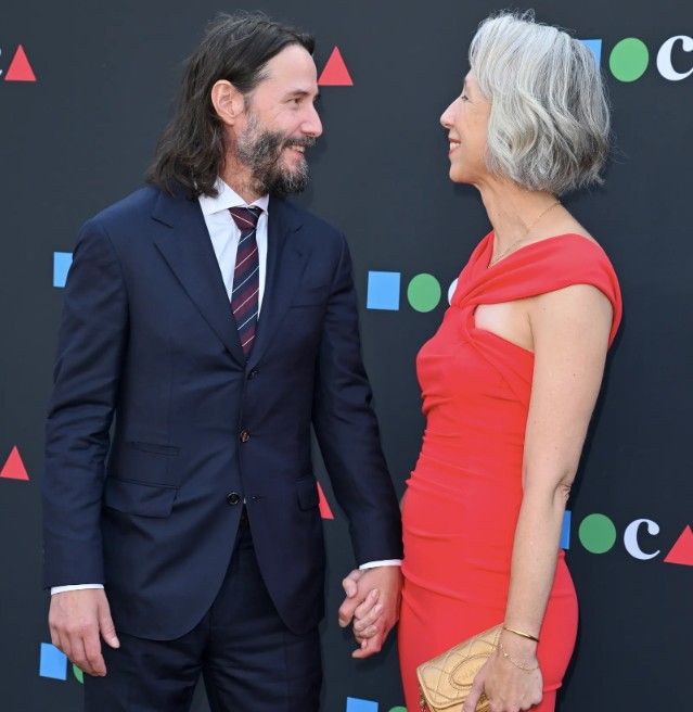 Keanu Reeves reaparece súper enamorado con su novia Alexandra Grant Caras