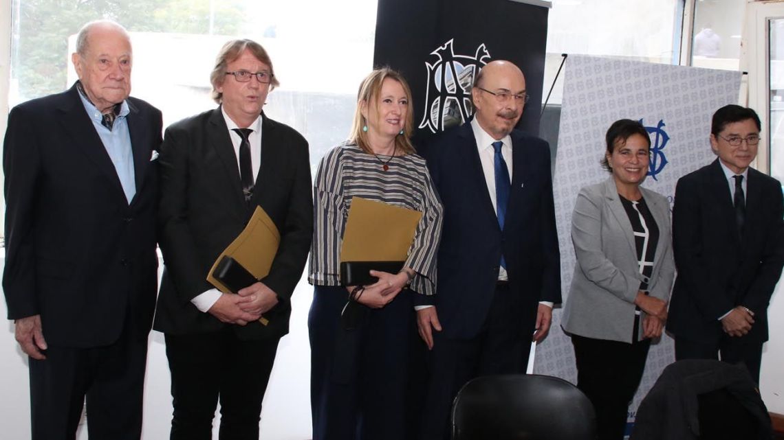 Premios de la Academia Nacional Periodismo: The Pluma de Honor winners accept their prizes.