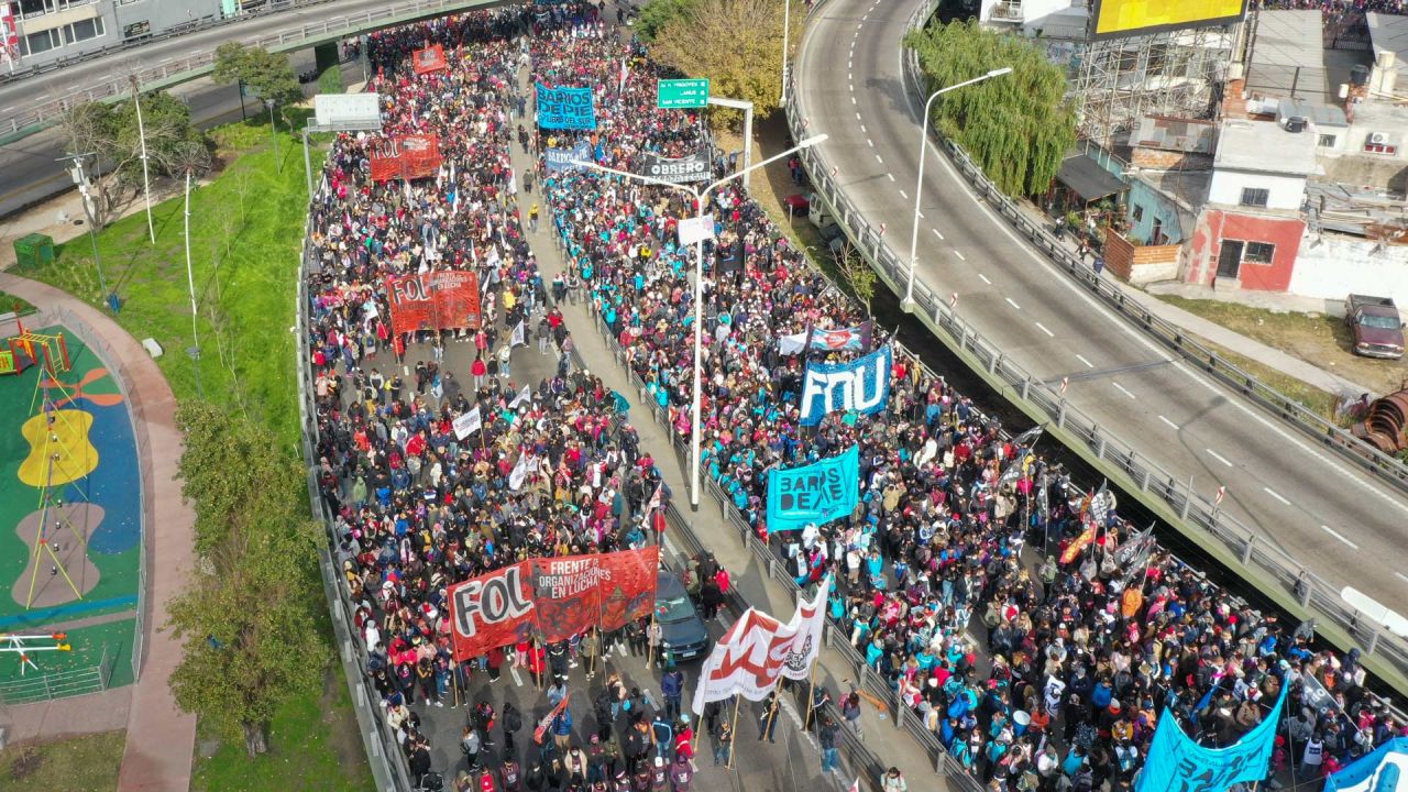 El Ministerio de Desarrollo Social considera que el plan de lucha que organizaciones piqueteras llevaron a cabo con movilizaciones en distintos puntos de la Ciudad de Buenos Aires es "una marcha política. | Foto:Télam