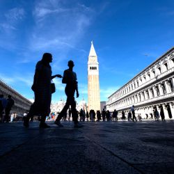 Esta foto tomada en Venecia muestra a los turistas en la Piazza San Marco. | Foto:Tiziana Fabi / AFP