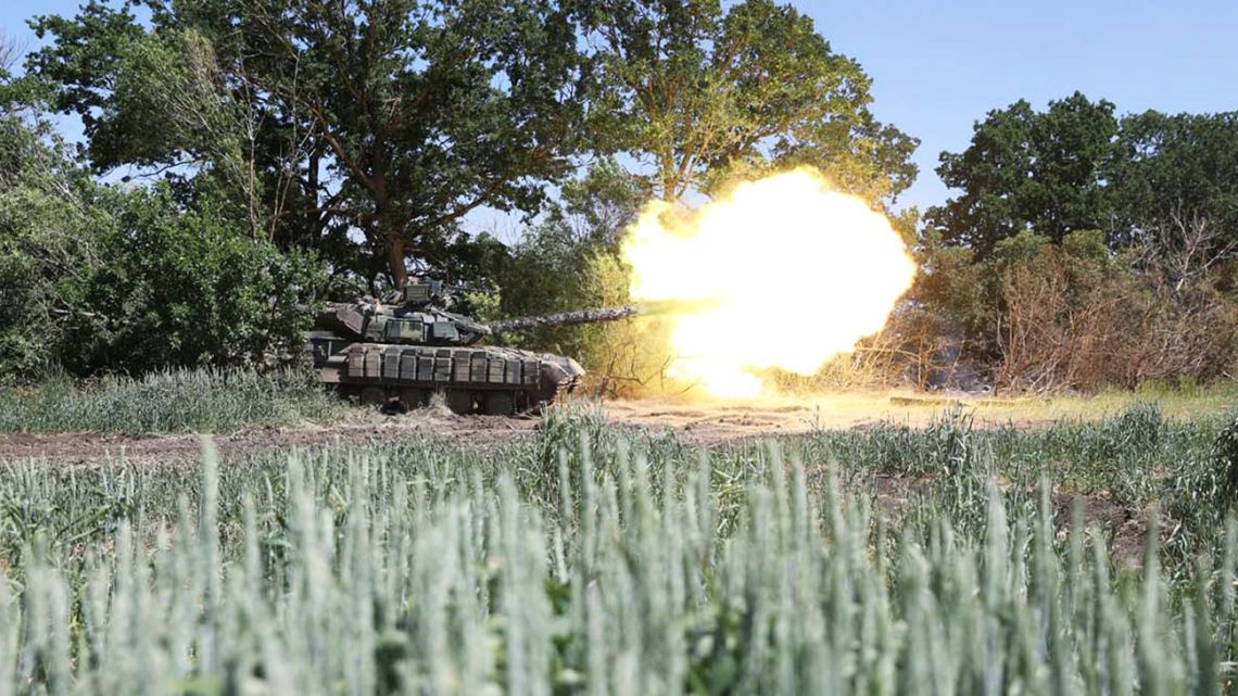Ukrainian army launches counter-offensive and claims advance in Donbass and south