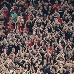 Los aficionados húngaros animan durante el partido de fútbol de la UEFA Nations League entre Hungría y Alemania en el Puskas Arena de Budapest. | Foto:ATTILA KISBENEDEK / AFP